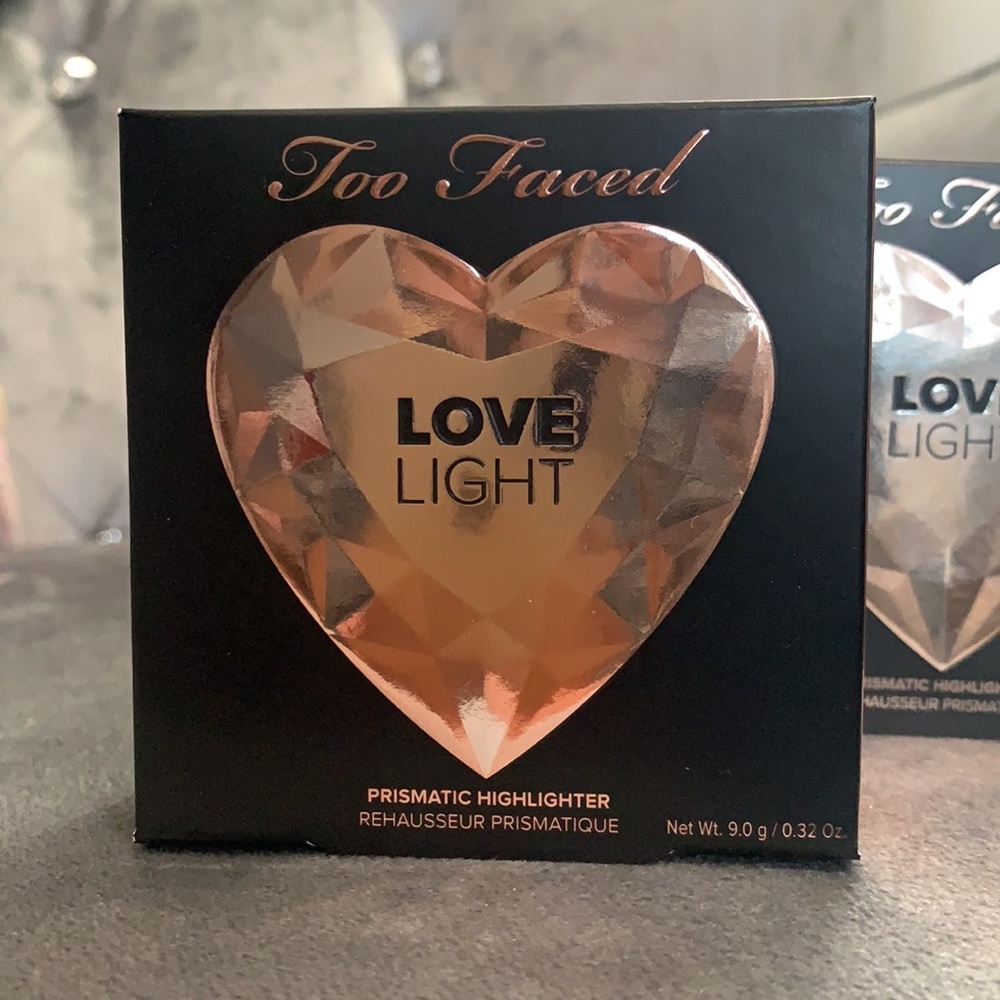 Too Faced Love Light Prismatic Highlighter